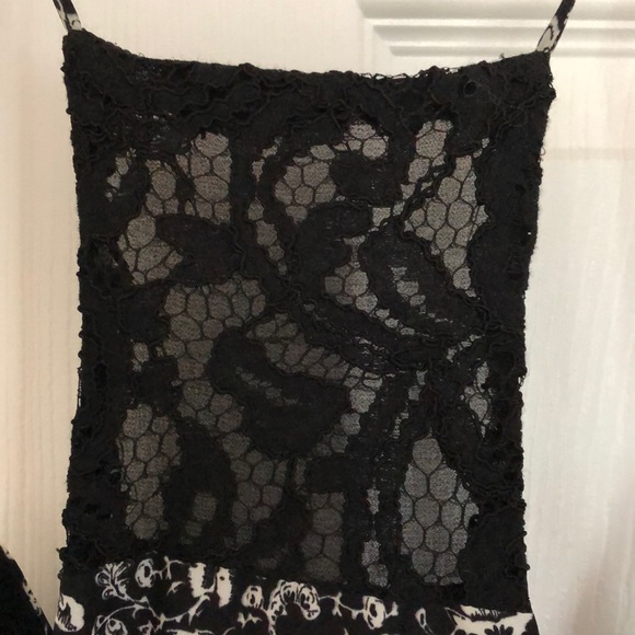 Black floral lace tank M - Picture 5 of 5